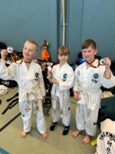 2 Jungs und ein Kumgang-Mädel