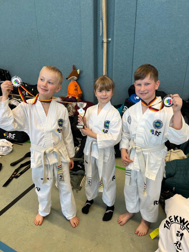 2 Jungs und ein Kumgang-Mädel