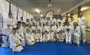 Alle Teilnehmer auf einem Gruppenfoto